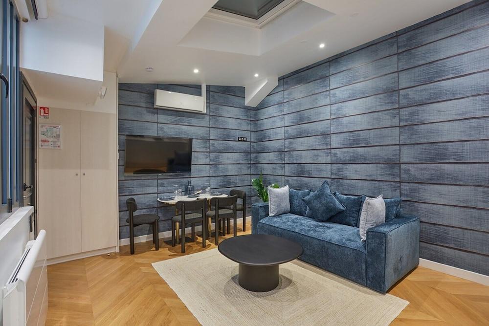 Superb & New Apartment Saint Germain des Pres - Tap to explore photos