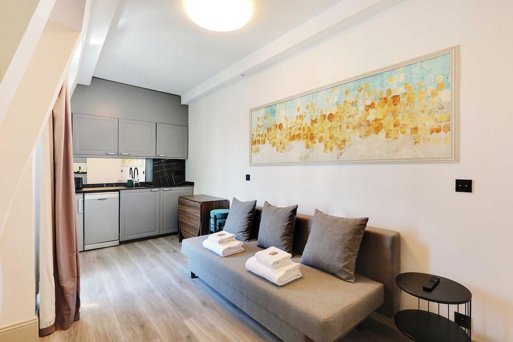 Amazing 2bd/6p apt With A/C - Bastille - Tap to explore photos