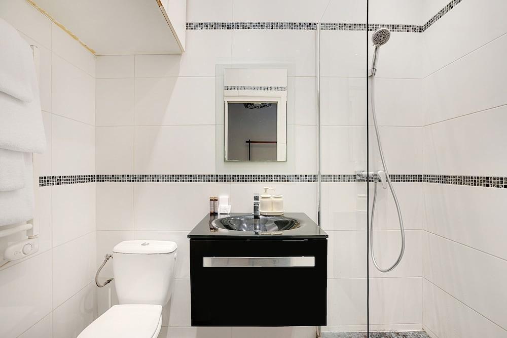 Charming Studio - 2P - Canal Saint-martin/republiq - Tap to explore photos