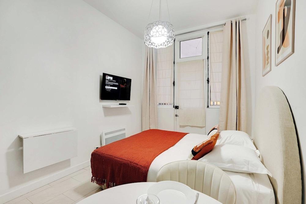 Charming Studio - 2P - Canal Saint-martin/republiq - Tap to explore photos