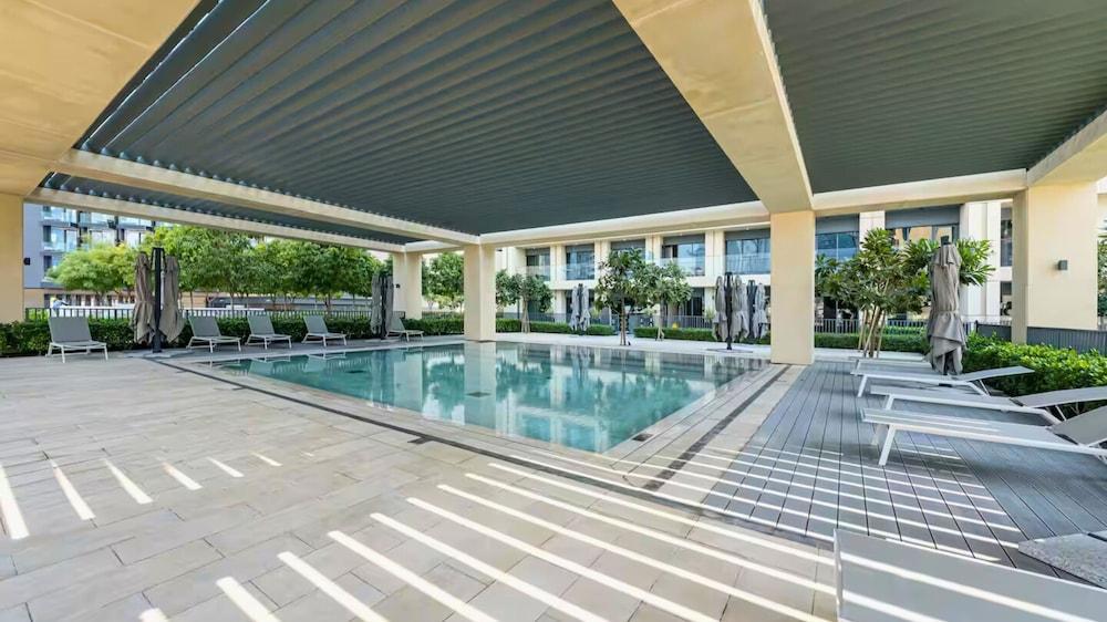 Burj Royale Residences- Downtown Dubai - Tap to explore photos