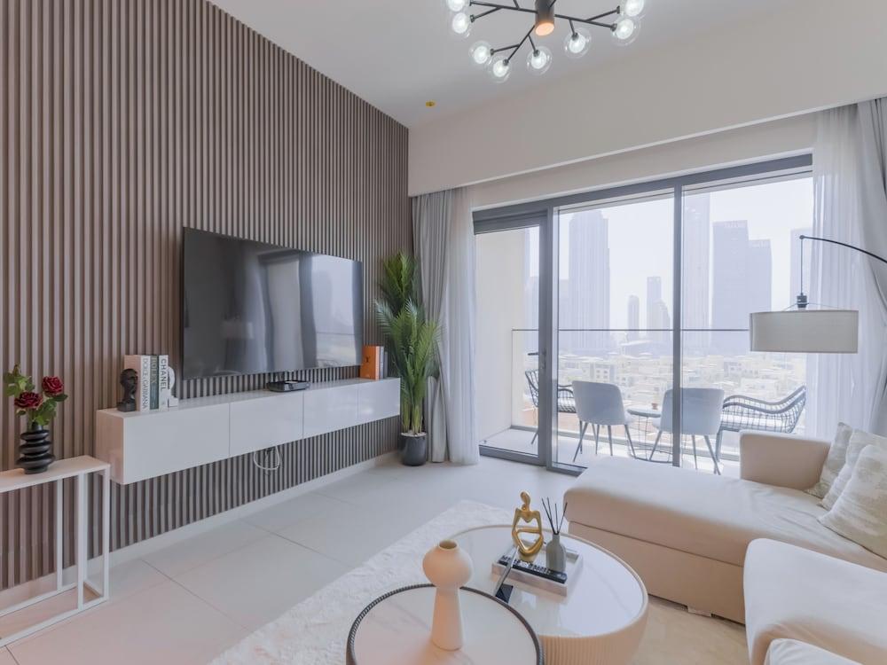 Burj Royale Residences- Downtown Dubai - Tap to explore photos