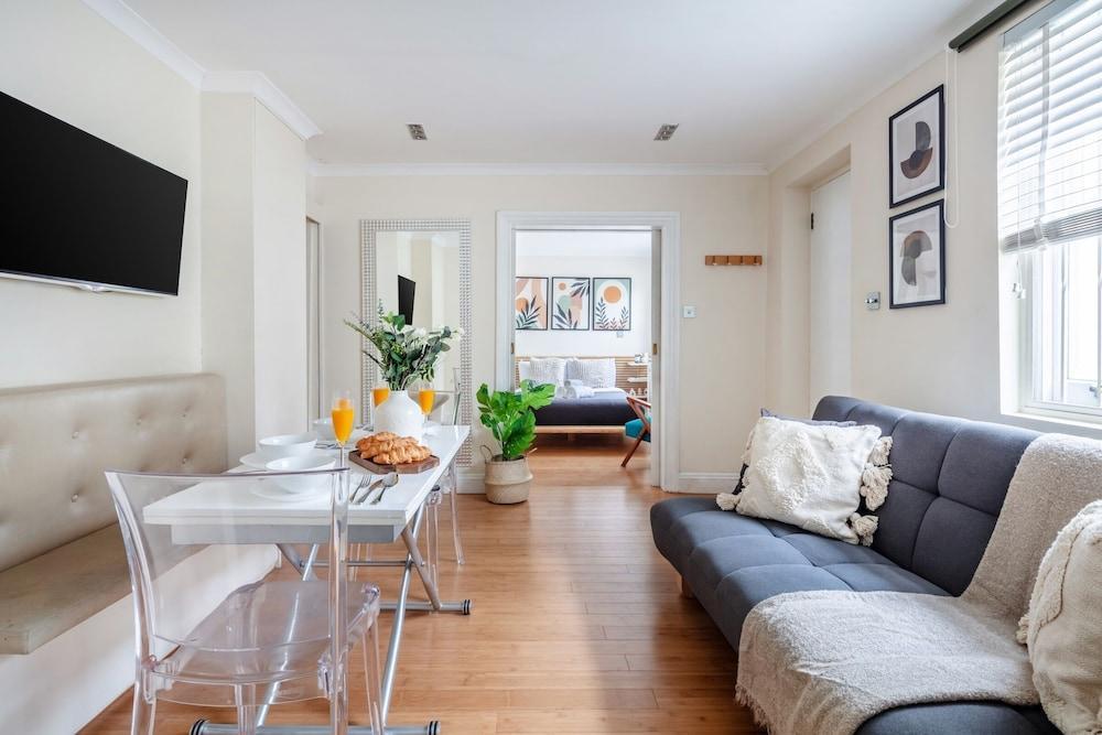 Classic 1BR - Notting Hill Gem - Tap to explore photos