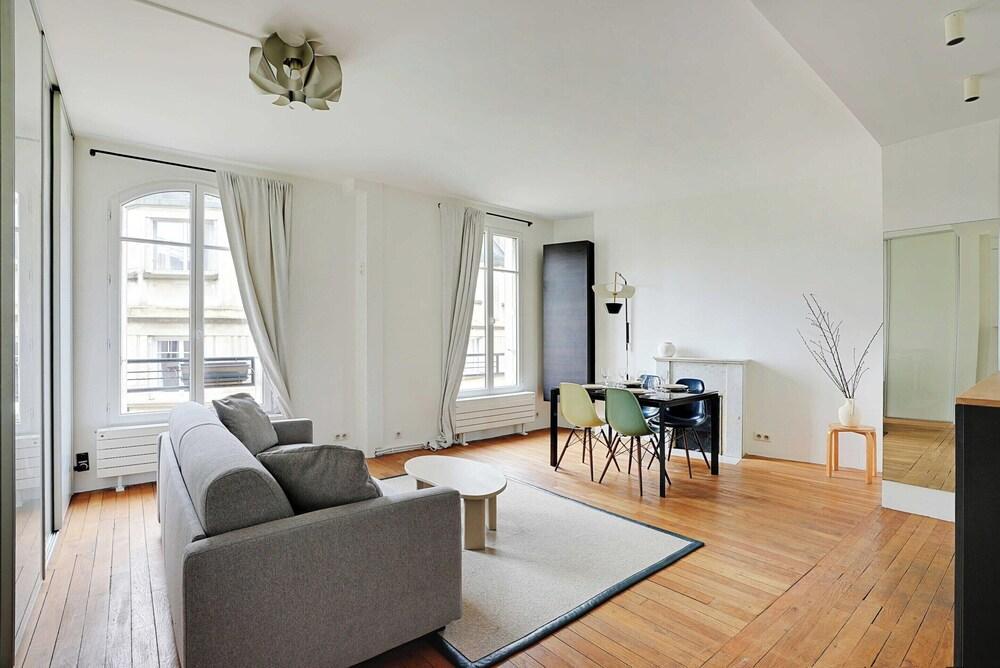 Comfortable Apartment-1br/4p-place du Trocadero - Tap to explore photos