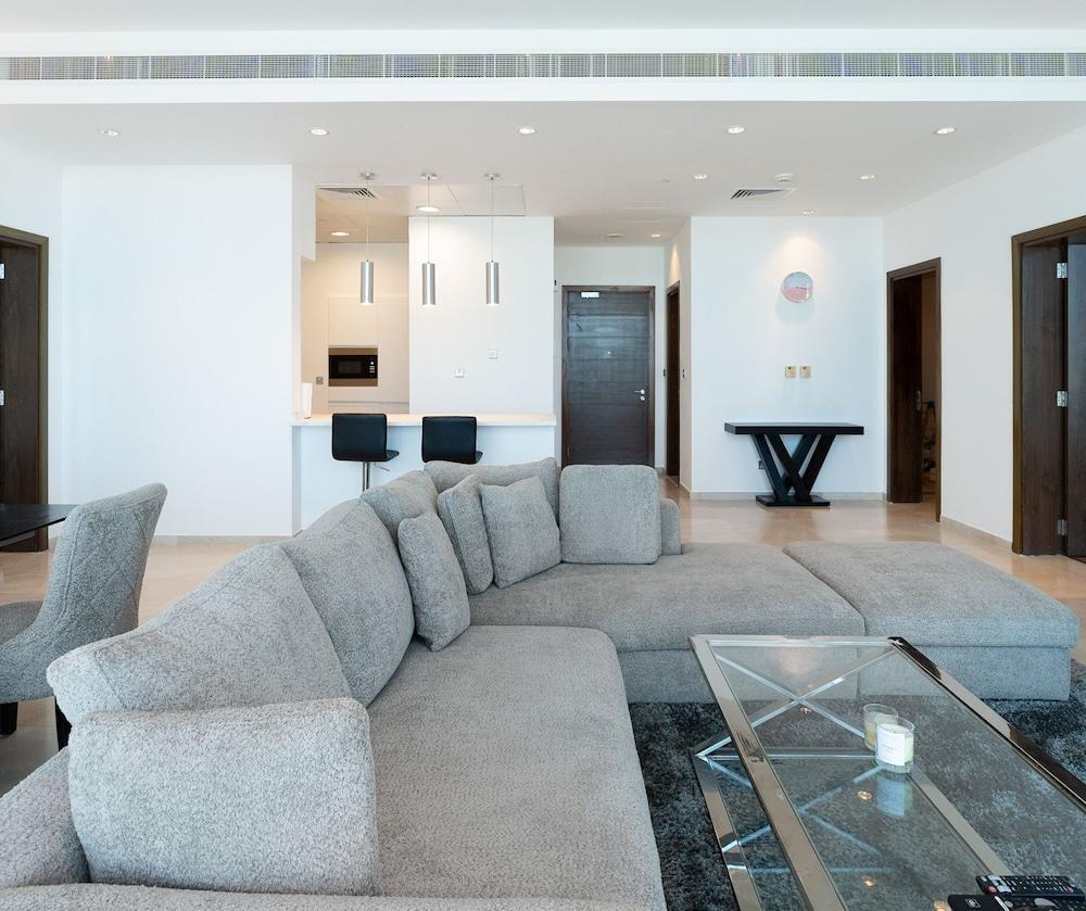 Spacious 3BR w Beach Access at the Palm - Tap to explore photos