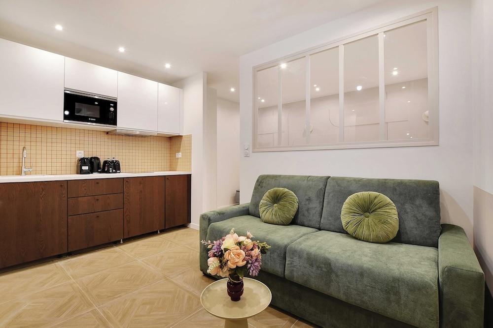 Cosy Apartment - 1br/5p - Porte St-denis - Tap to explore photos