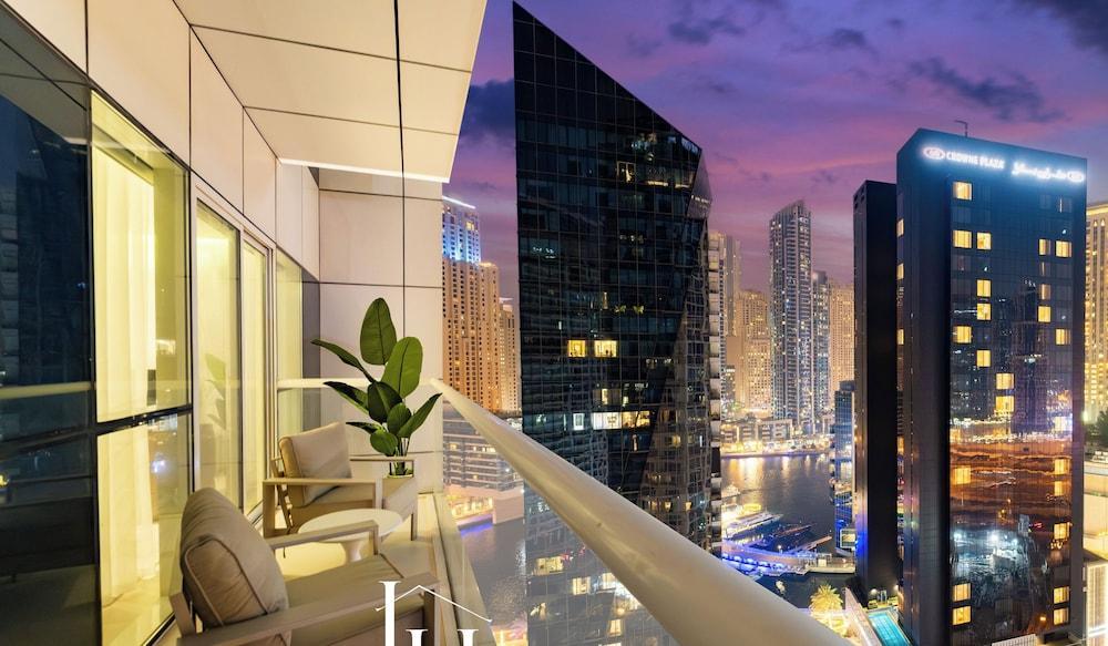 LUX  The West Avenue Dubai Marina Suite Room Type - Apartment, City View