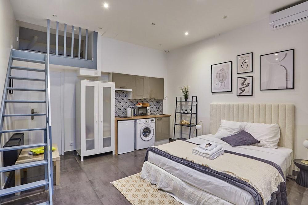 Charming Studio Center of Paris Montmartre