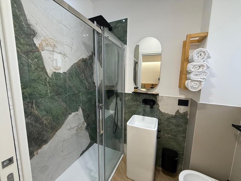 ULIVO GUEST HOUSE ROME Room Type - Luxury Quadruple Room, City View