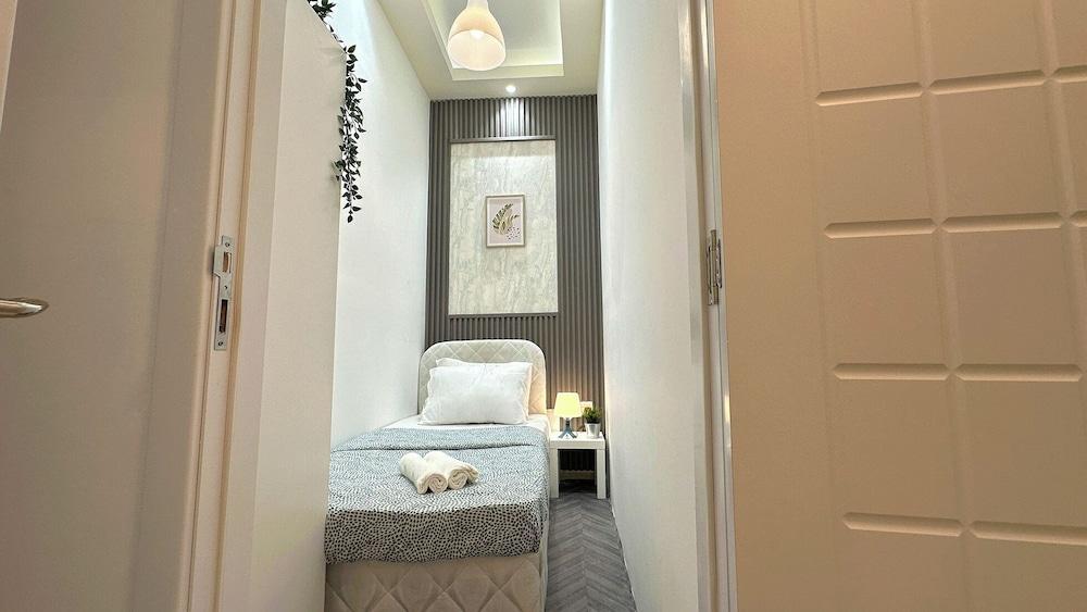 Atelier Partition Room in Tecom Room Type - Economy Single Room, Balcony