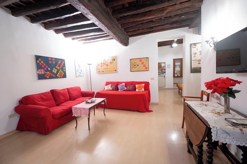 Via Dei Banchi Vecchi Apartments - Tap to explore photos
