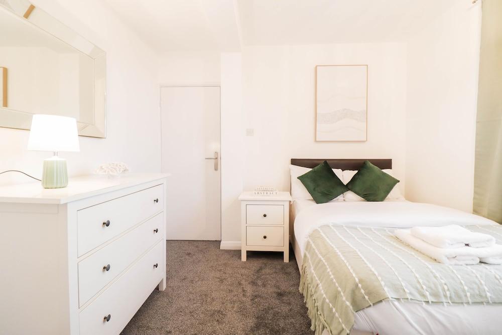 Lovely 3 Bedroom Maisonette - Tap to explore photos