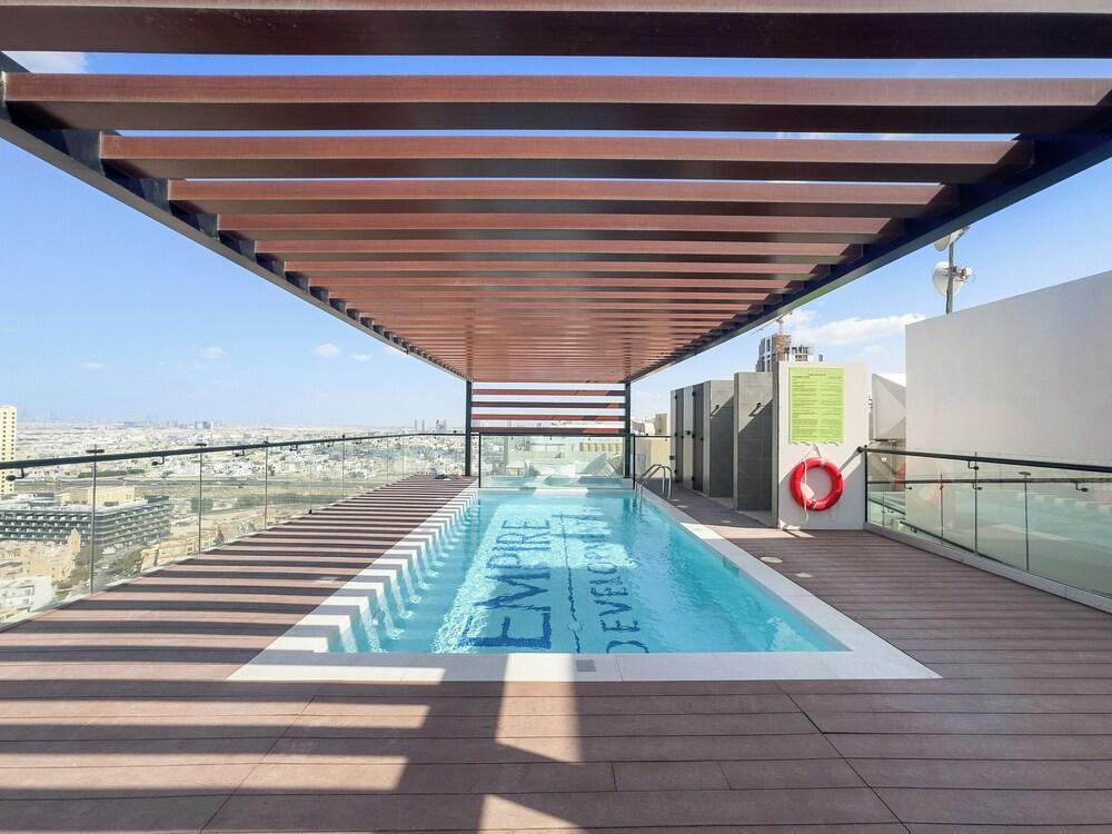Silkhaus Empire Residence - Tap to explore photos