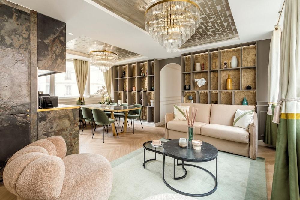Merveil Luxury Suite - Eiffel Fremicourt - Tap to explore photos