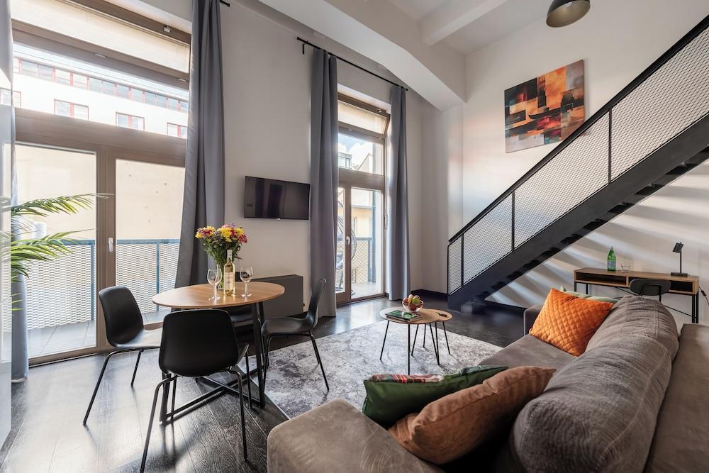Modern Loft with Balcony Close to Center - Tap to explore photos