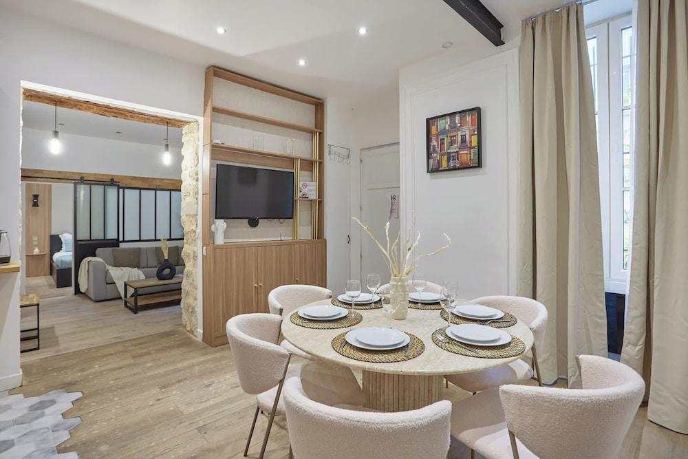 The Upper Marais Superb Apartment for 8 People - Tap to explore photos