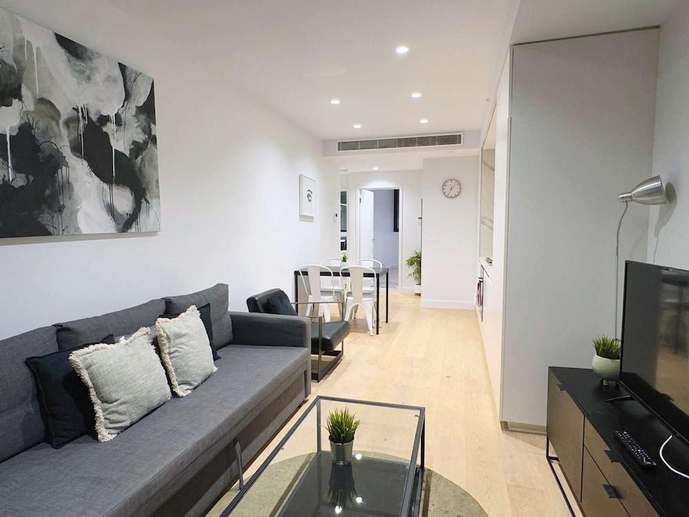 Bright & Modern 2BR Apt on Iconic Chapel Street - Tap to explore photos