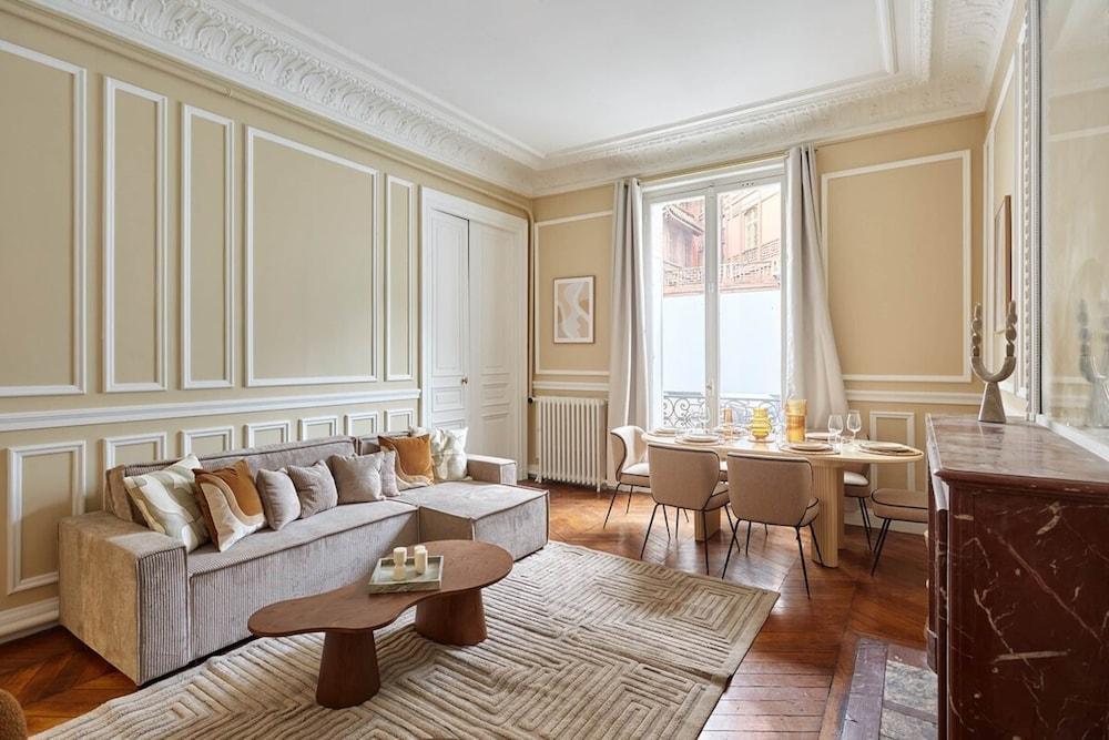 Magnificent Apartment Etoile Hoche Saint Honore - Tap to explore photos