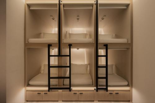 BEAT 1932 Hostel at Chinatown Room Type - Family Room with Private Bathroom