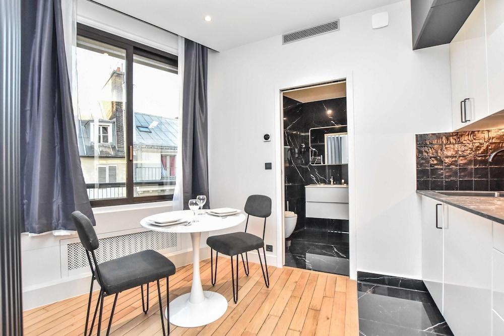 Chic Studio w/ Jacuzzi - 2P - Near Palais Garnier - Tap to explore photos