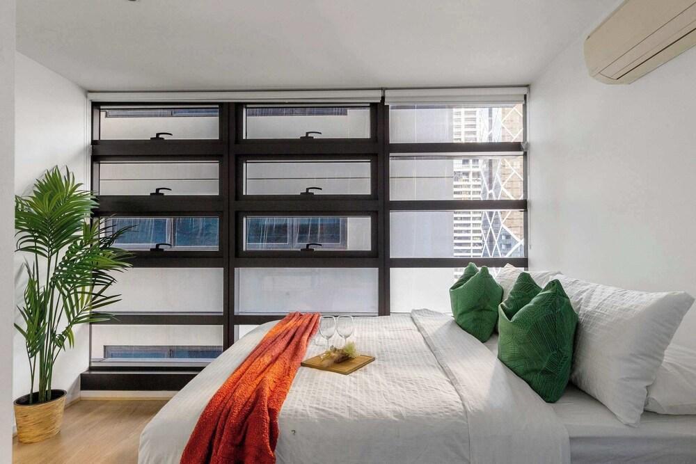 Central 2BR Apt by Melbourne Central, City Views - Tap to explore photos