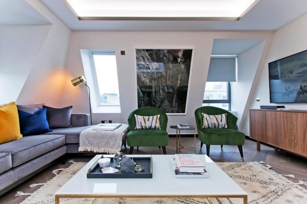 2-bed Deluxe Apt 621 - Tap to explore photos