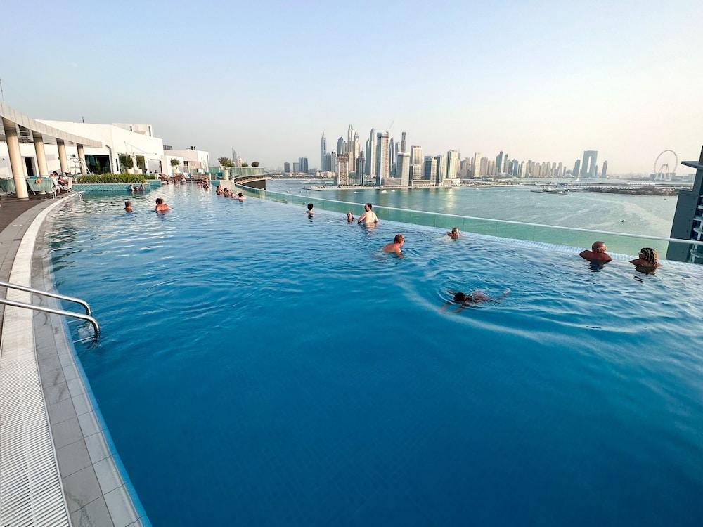 Infinity Pool and Beachfront Apartments - Seven Palm - Tap to explore photos