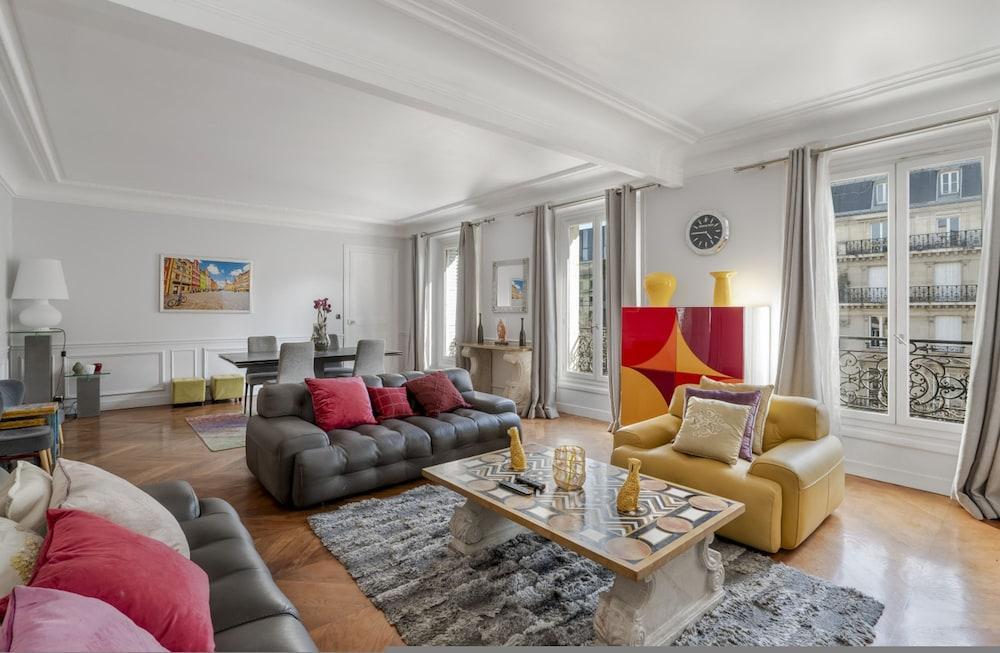 Luxury 4 Bed Residence - Next to Arc de Triomphe