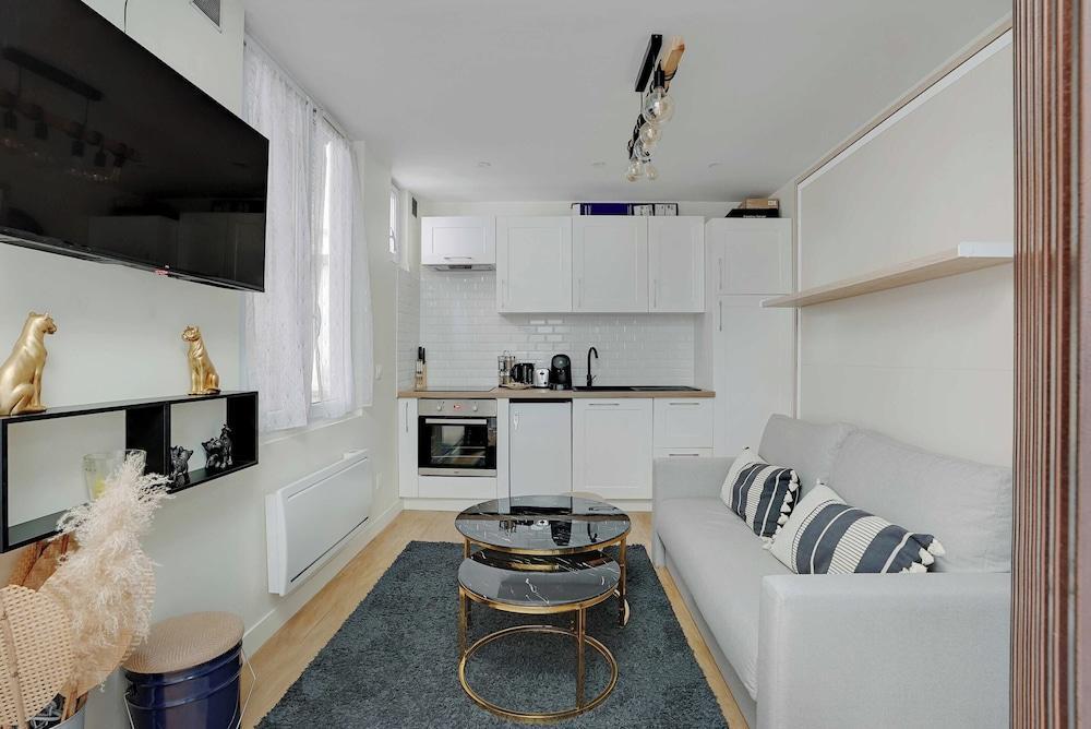 Cosy Apartment With 2 Rooms in Marais - Tap to explore photos