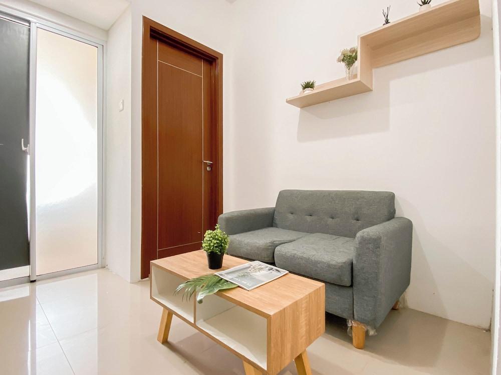 Basic Look 1 Br At Vittoria Residence Apartment - Tap to explore photos