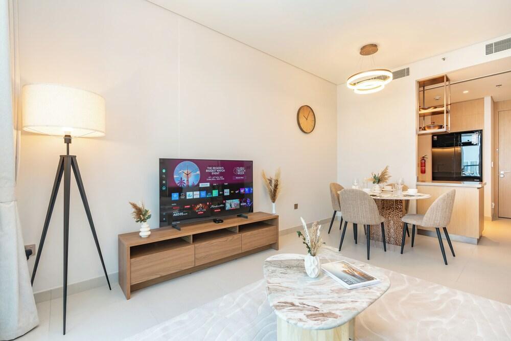 PVH - 2BR - Vida Residence Dubai Mall - Tap to explore photos