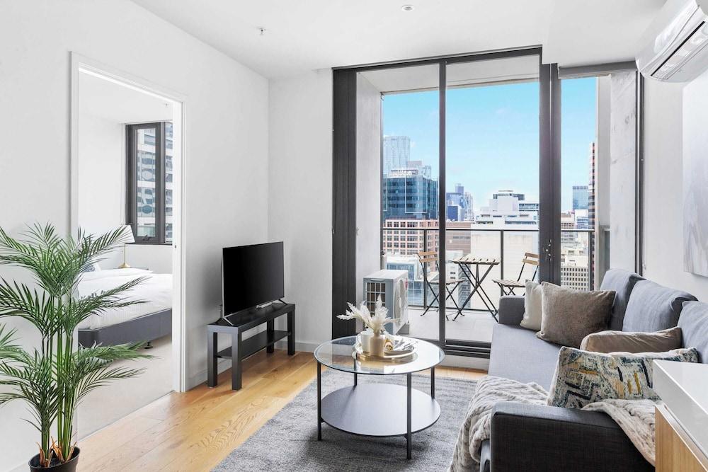 Modern 2BR Apt Next to Southern Cross Free Parking - Tap to explore photos