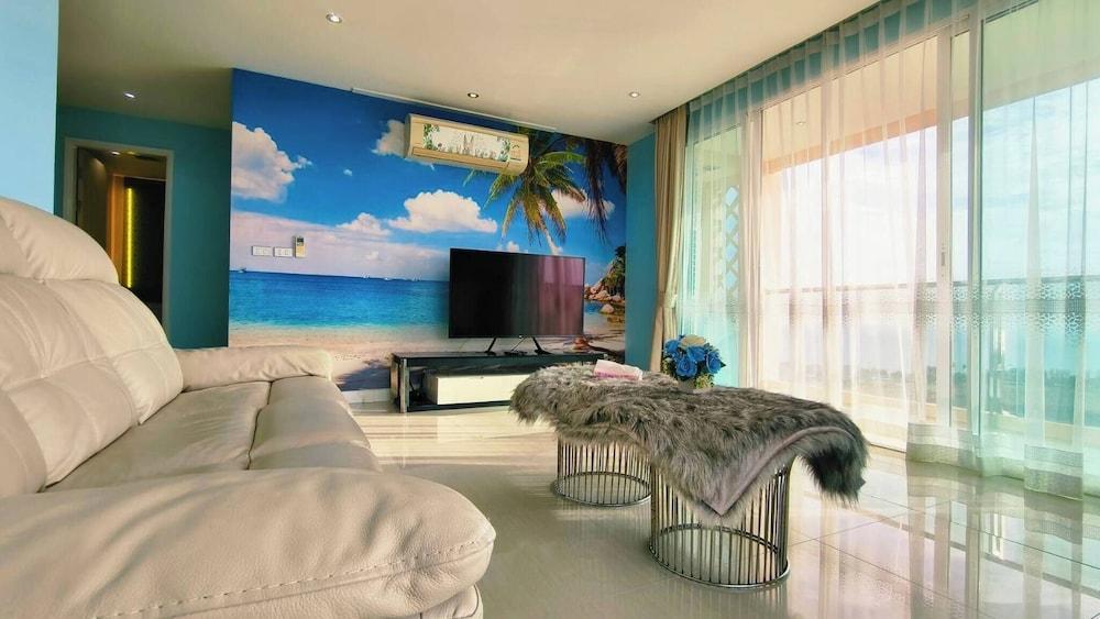 Luxury 2-bedroom Sea View Escape