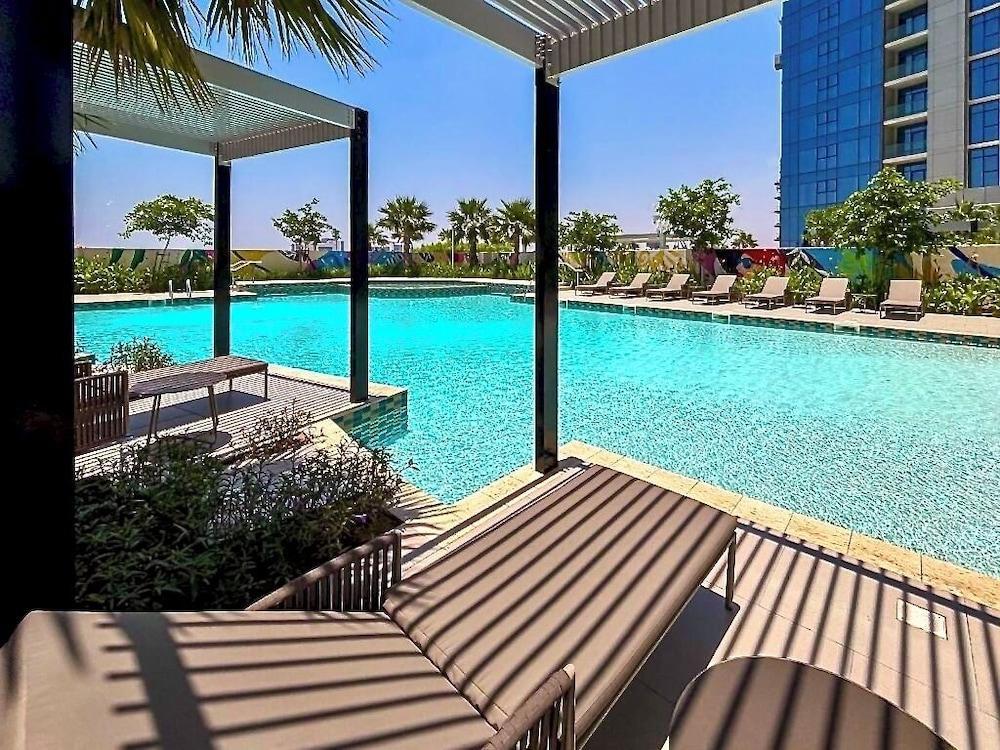 Lux BnB Aykon Tower Skyline Views