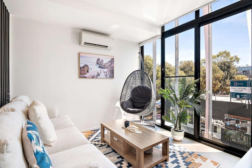 Modern 2-bedroom Retreat Minutes From St Kilda - Tap to explore photos