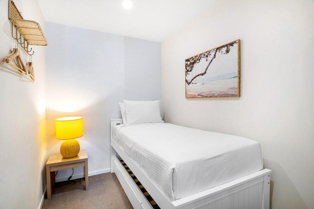Modern 2-bedroom Retreat Minutes From St Kilda - Tap to explore photos
