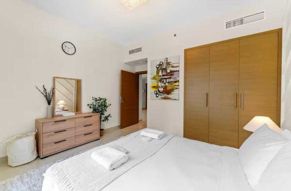 Lux Upscale Living Walk to Dubai Mall