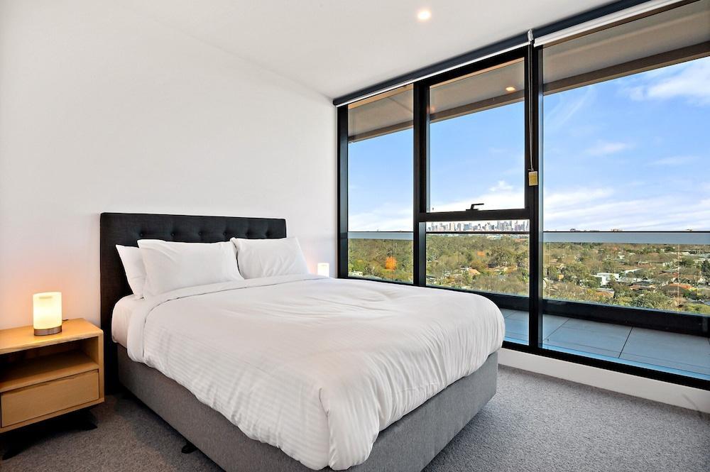 Stylish City-view Apartment With Amenities - Tap to explore photos