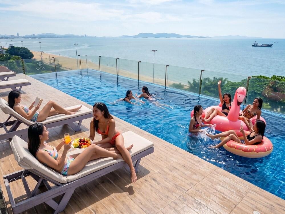 Avatara Beachfront - Best Rooftop Pool & Ocean Views