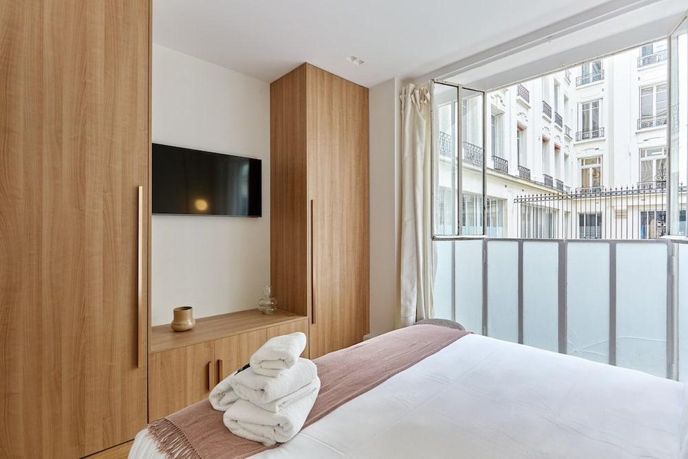 Sublime Apartment With AC - Center of Paris - Tap to explore photos