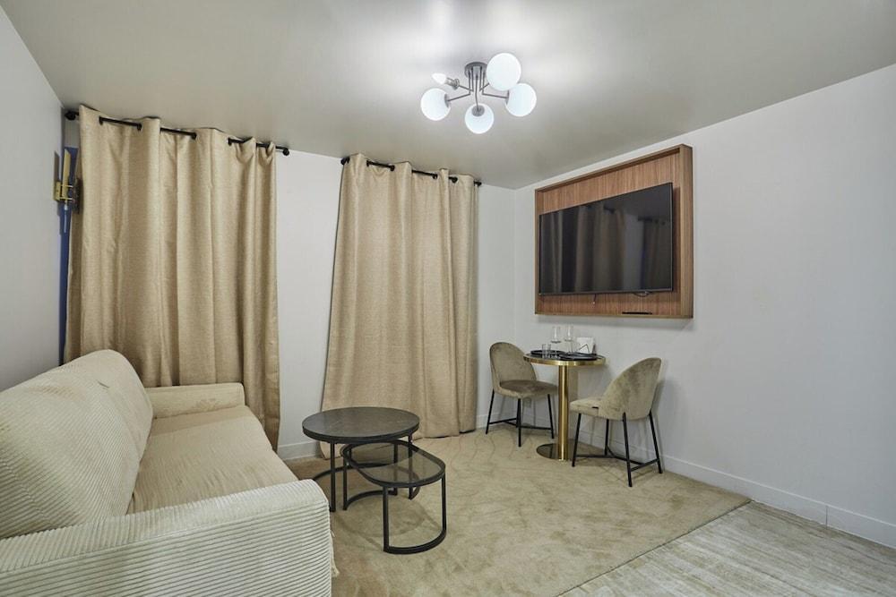 Charming A/C Flat - Center of Paris - Le Marais - Tap to explore photos