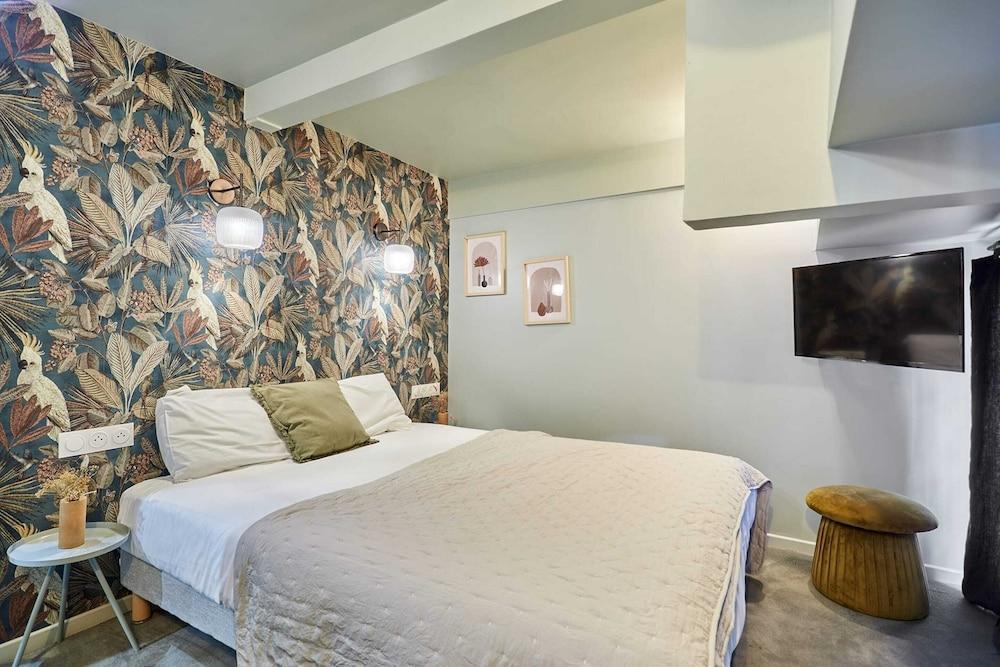 Charming Air-conditioned Studio in the Center of Paris - Tap to explore photos