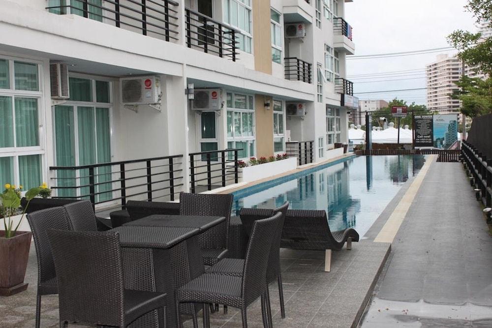 The Ocean Pearl Suites - Steps Pattaya Waterpark - Tap to explore photos