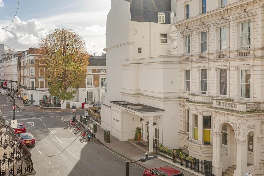 Devonshire Terrace - 2 Bedroom Apartment - Tap to explore photos