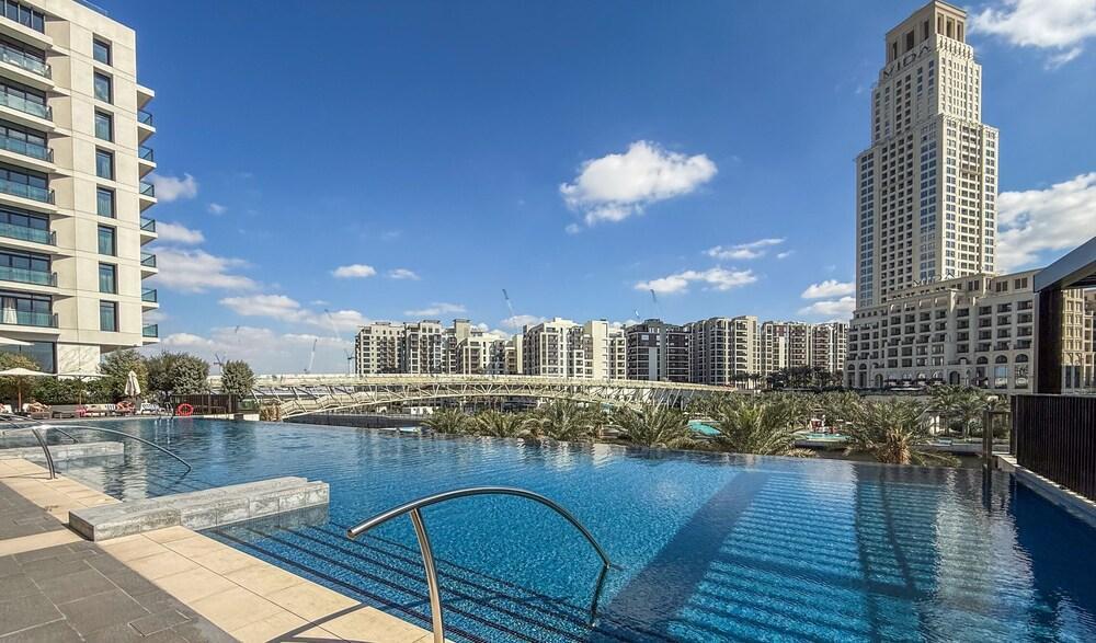 LUX The Creek Palace Residence Suite - Tap to explore photos