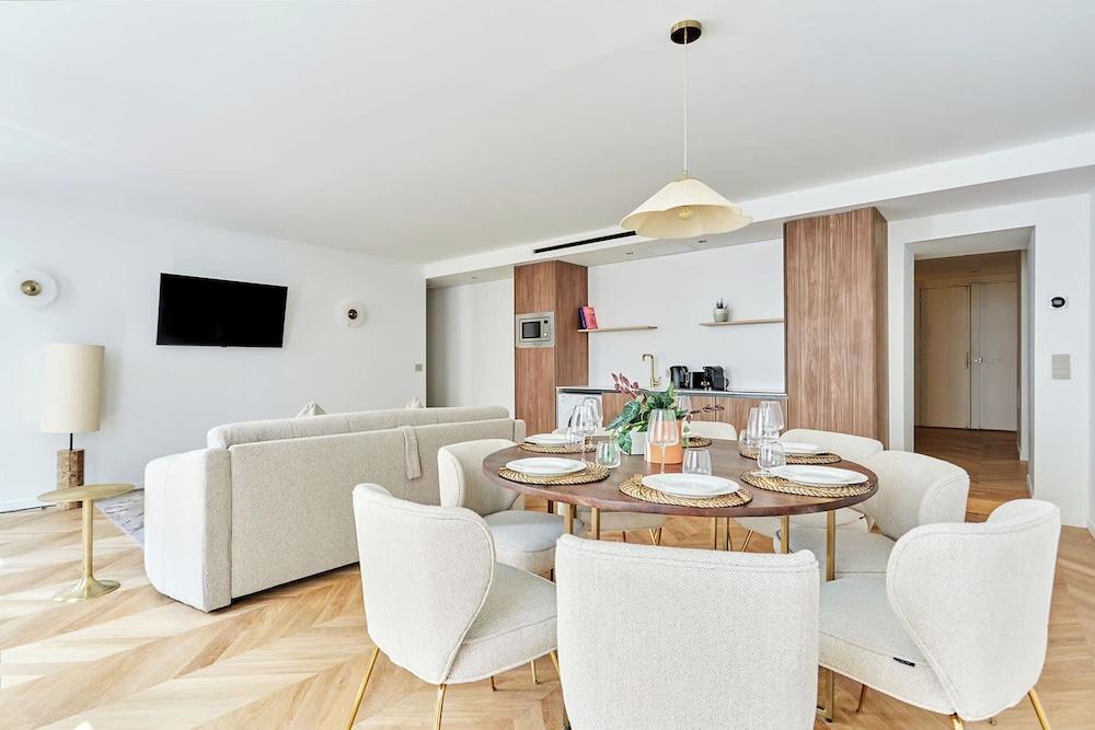 Sublim Apartment Rue Royale - Madeleine - Tap to explore photos