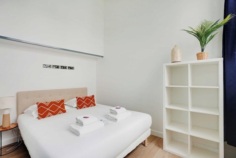 Spacious Apartment - 2br/6p - Musee de La Poste - Tap to explore photos
