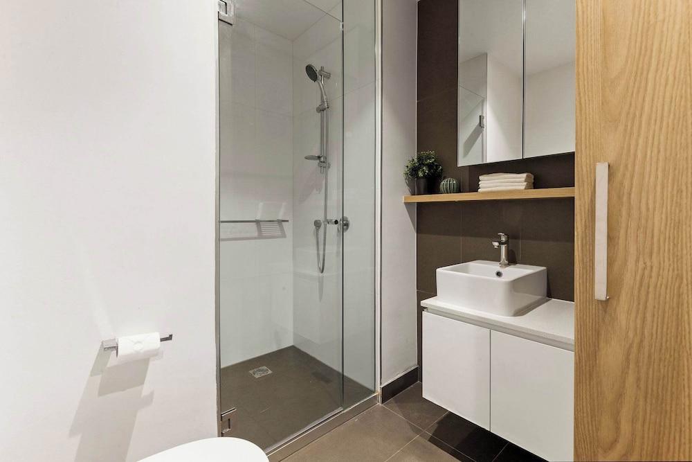 Pet-friendly Stylish 2BR Apt, Panoramic City Views - Tap to explore photos