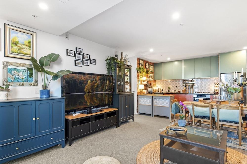 Chic 2-bed Apartment With Balcony in Southbank