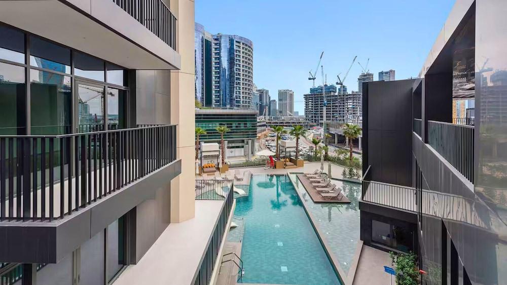 Ahad Residences - Business Bay - Tap to explore photos